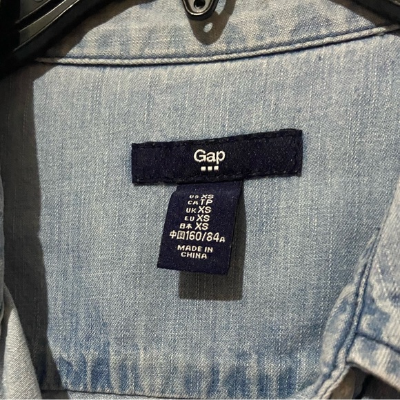 Women’s Button up shirt - Picture 3 of 4